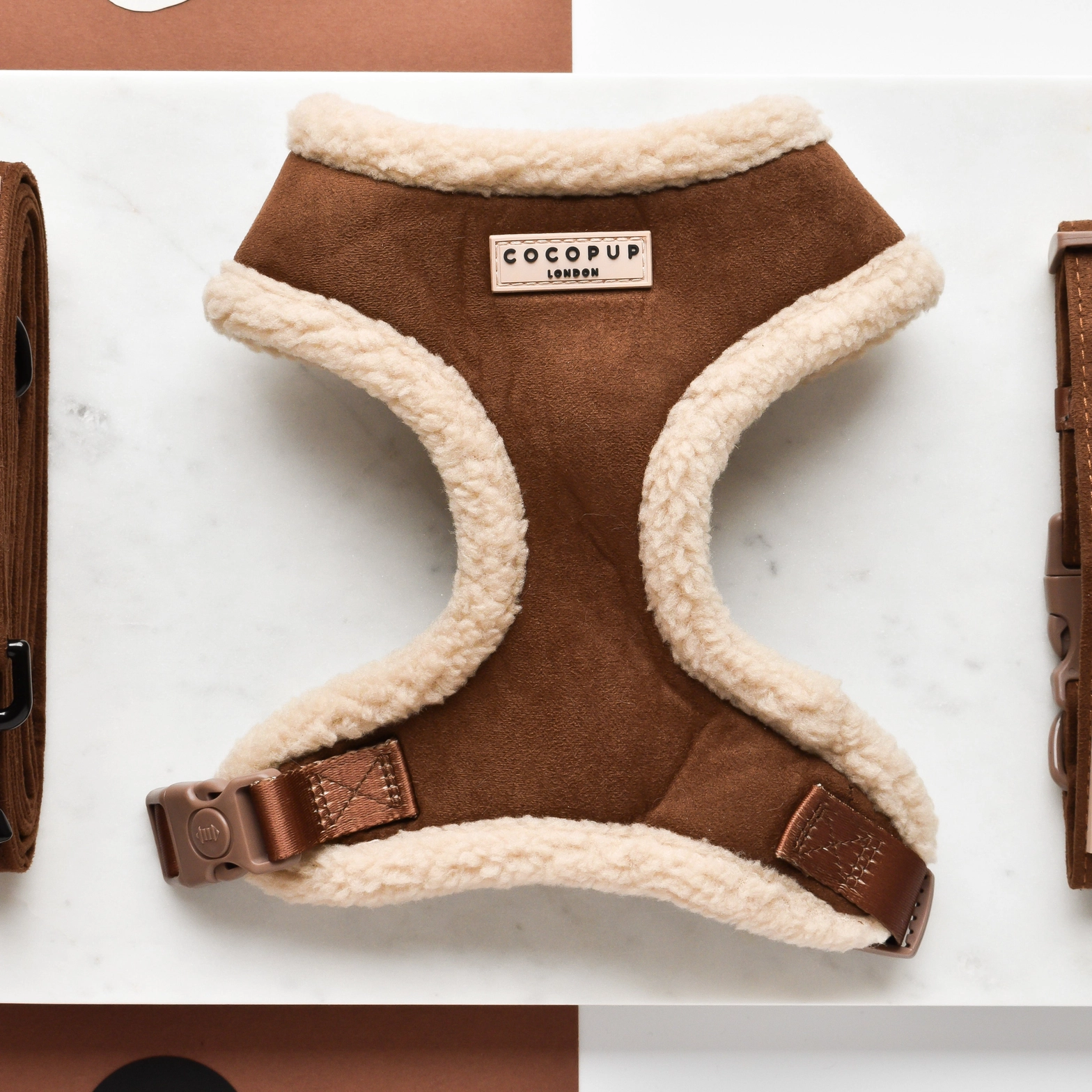 bddfacccdeafeaaaefffcebdaeb Brown and cream harness for dog